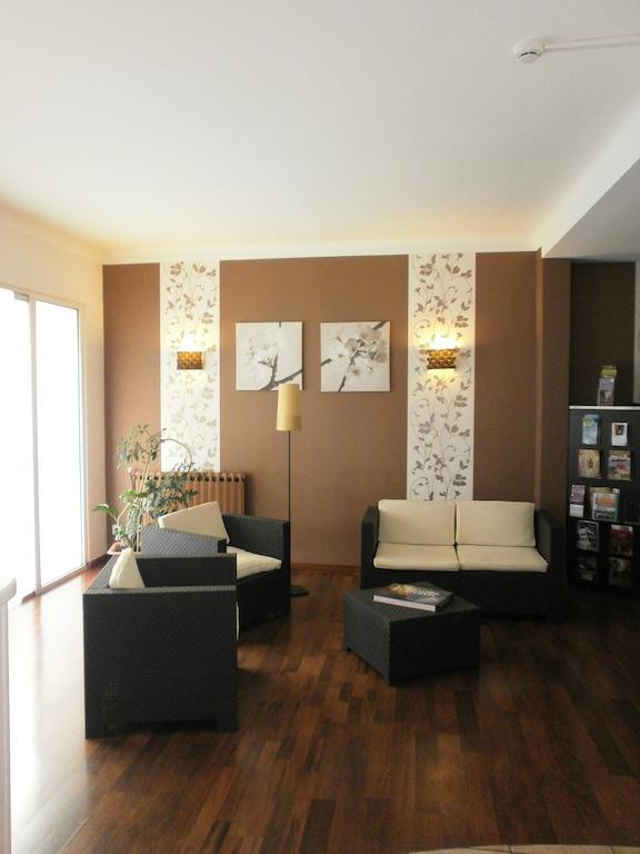 Hotel Jaures ตูลง ภายนอก รูปภาพ